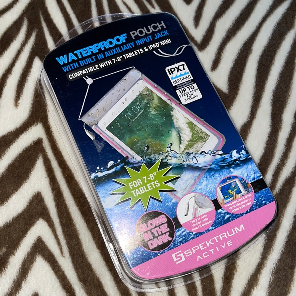 NWT Waterproof Pouch For Electronic Device